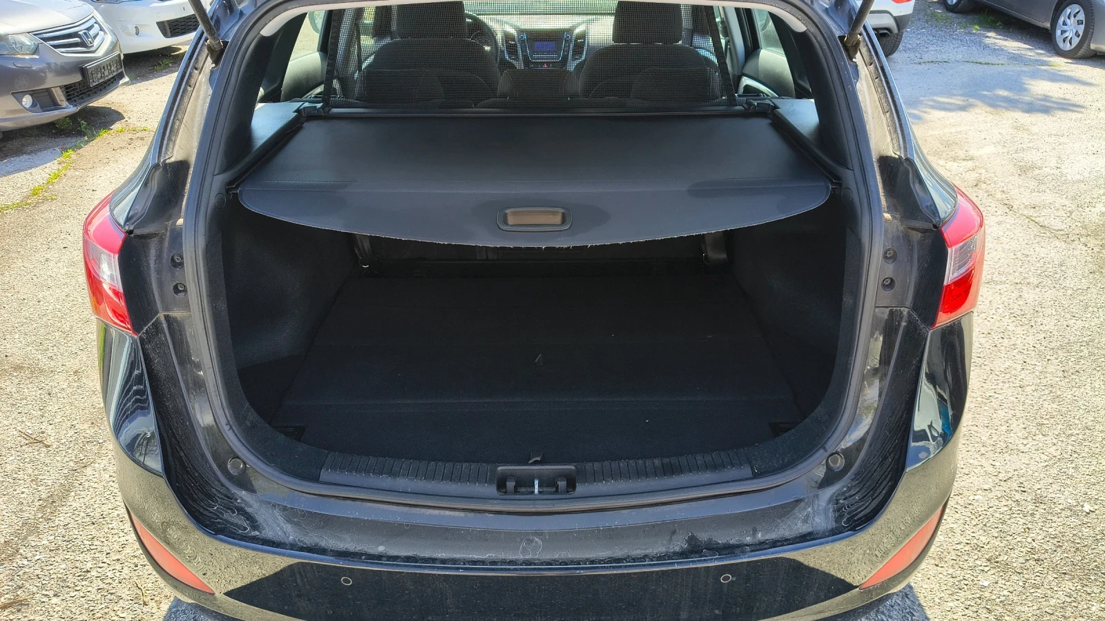 Hyundai I30 1.6 CRDi, снимка 11 - Автомобили и джипове - 51271916