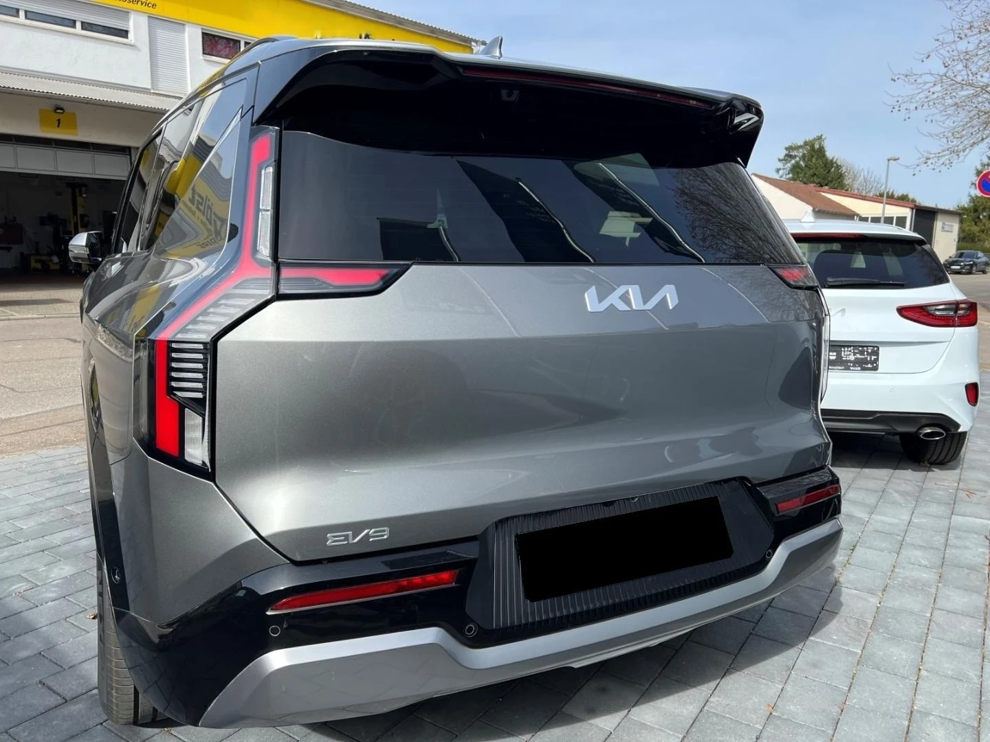 Kia EV9 99kWh AWD MERIDIAN 360 MATRIX 7-МЕСТА - изображение 3