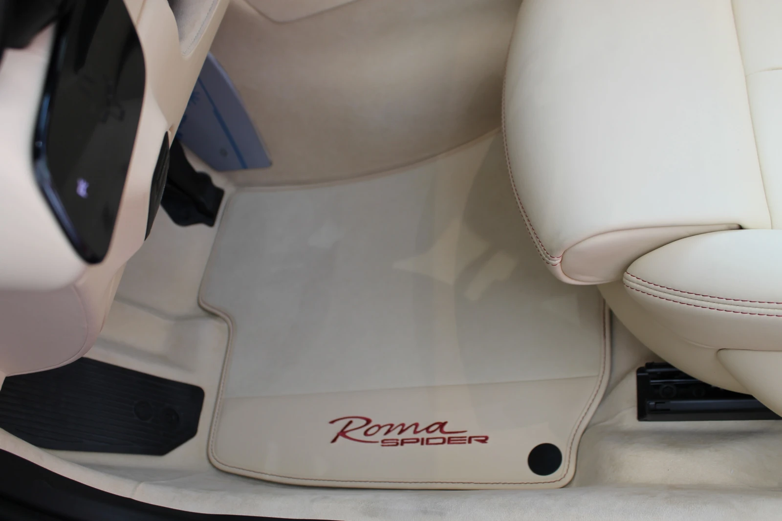 Ferrari Roma Spider, снимка 11 - Автомобили и джипове - 53869950