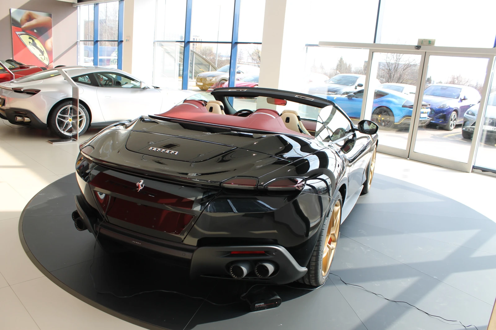 Ferrari Roma Spider, снимка 5 - Автомобили и джипове - 53869950