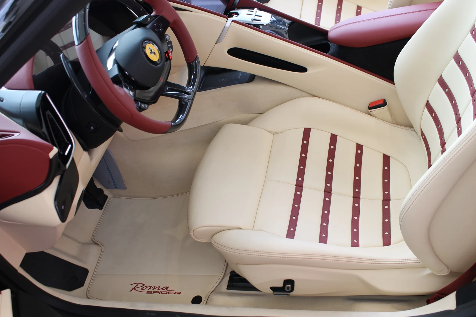 Ferrari Roma Spider, снимка 13 - Автомобили и джипове - 53869950