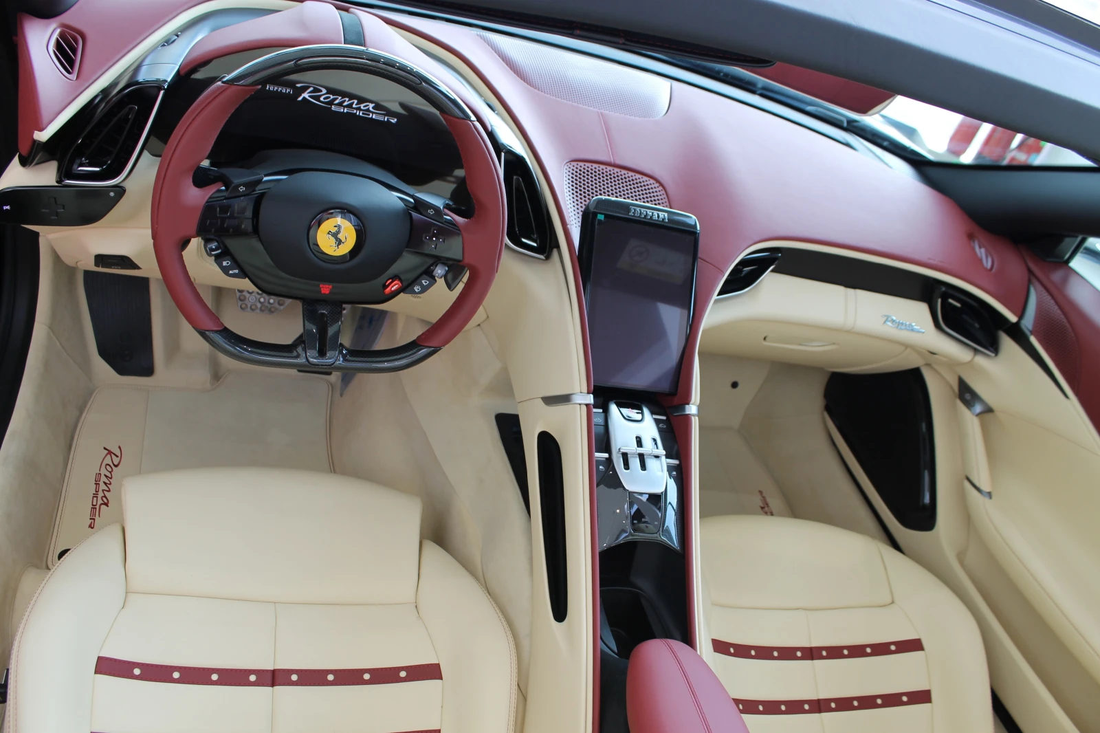 Ferrari Roma Spider, снимка 12 - Автомобили и джипове - 53869950