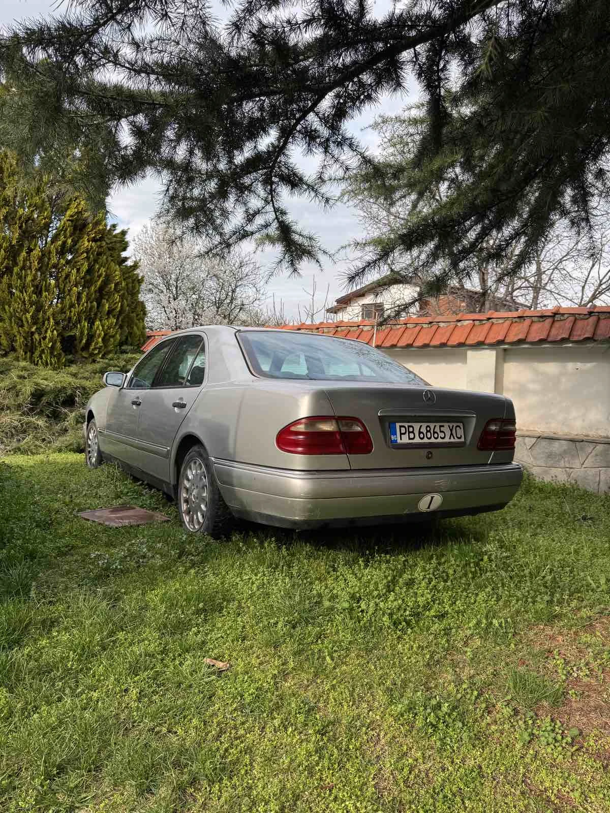 Mercedes-Benz E 250 Е 250, снимка 2 - Автомобили и джипове - 54126958