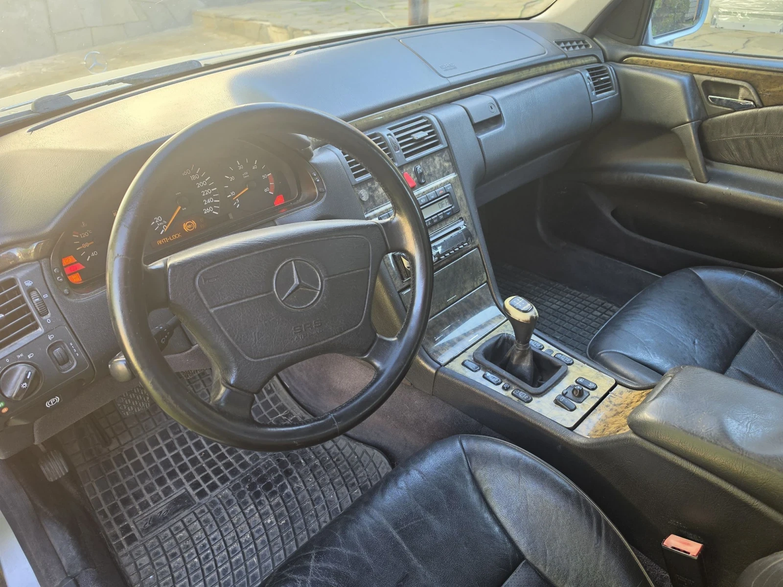 Mercedes-Benz E 250 Е 250, снимка 5 - Автомобили и джипове - 54126958