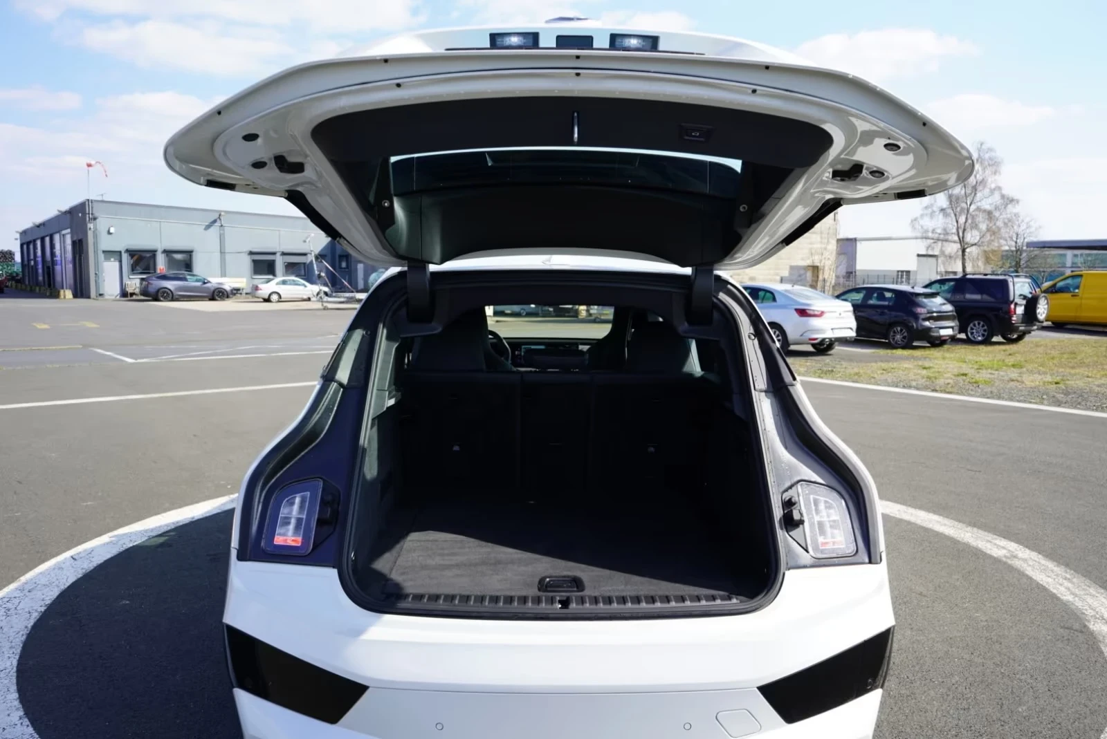 BMW iX 40 xDrive M Laser AIR HUD Keyless W/P Massage, снимка 17 - Автомобили и джипове - 54139879