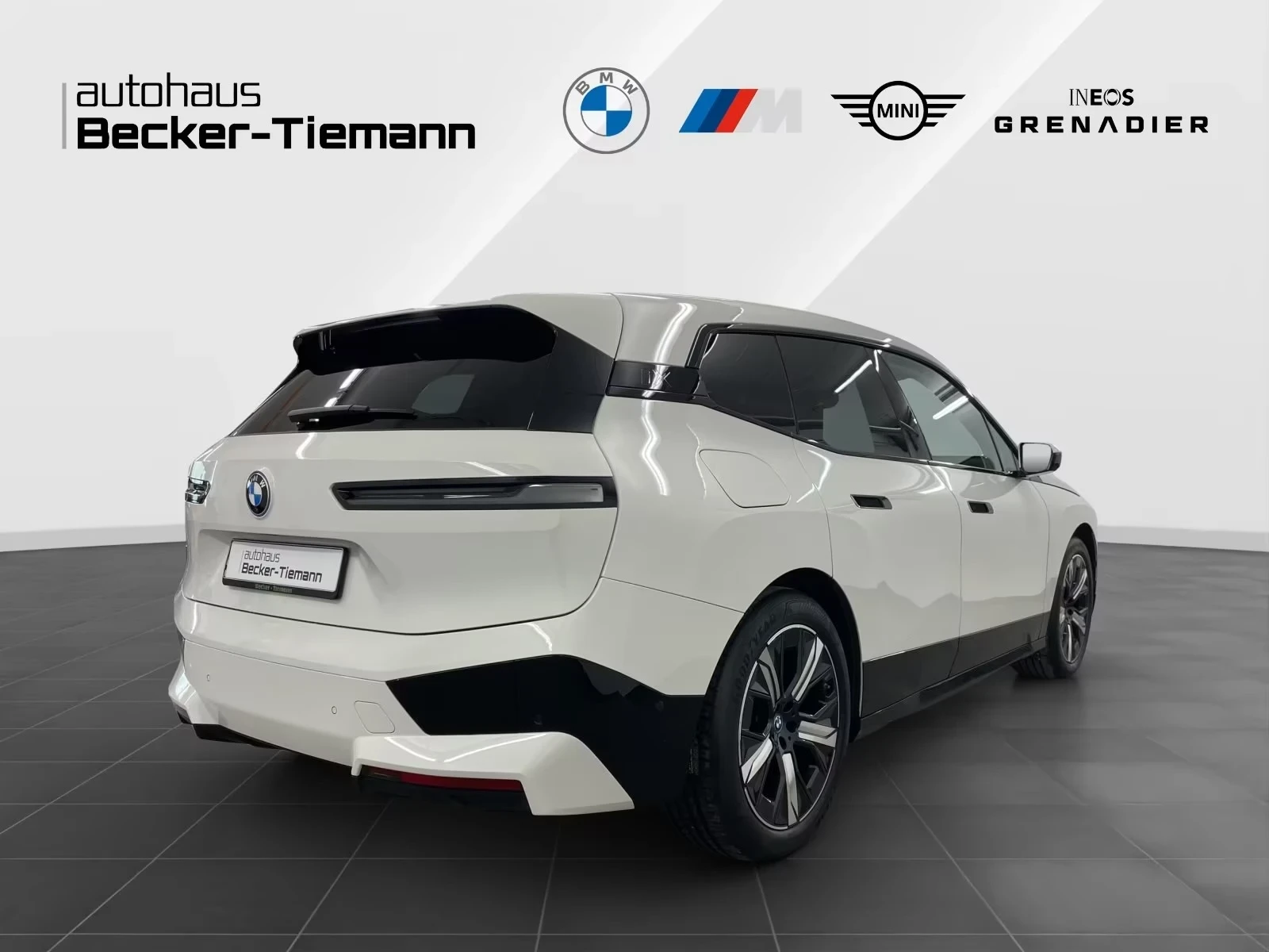 BMW iX 40 xDrive M Sport  Laser H/K HUD 360 Keyless W/P, снимка 5 - Автомобили и джипове - 54139879