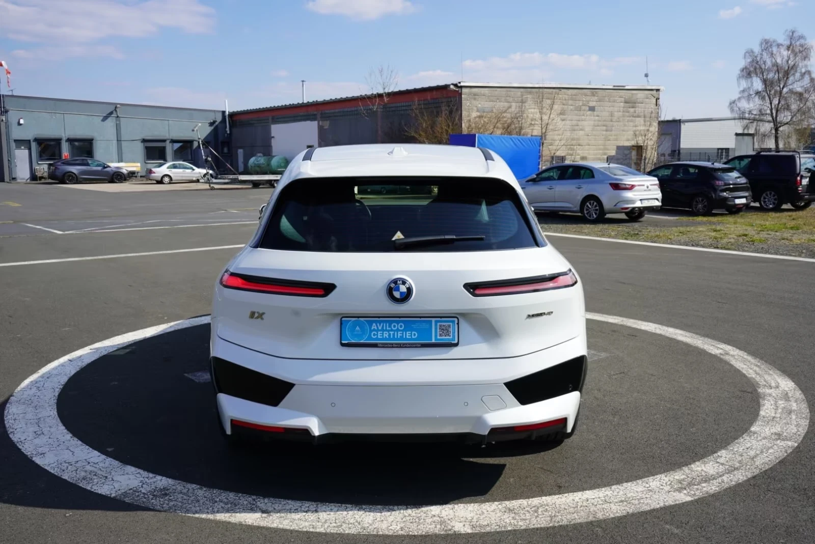 BMW iX 40 xDrive M Laser AIR HUD Keyless W/P Massage, снимка 4 - Автомобили и джипове - 54139879