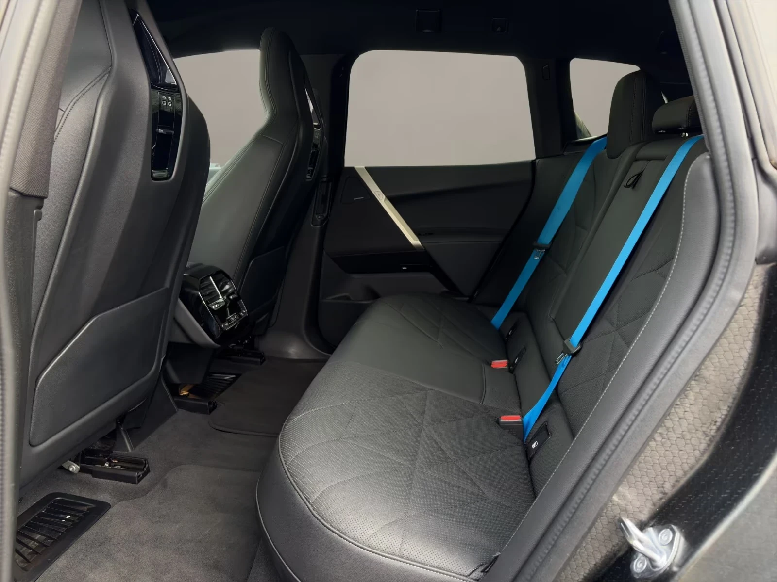 BMW iX 40 xDrive M Laser AIR HUD 360 Keyless W/P | Mobile.bg � ����������� 12