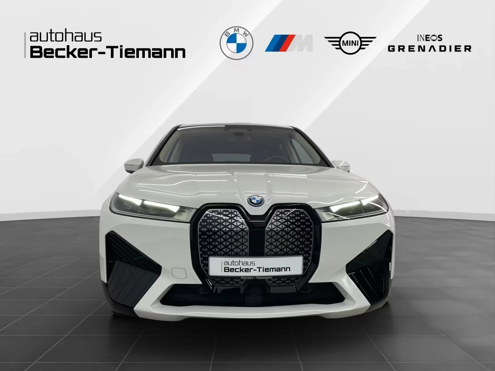 BMW iX 40 xDrive M Sport  Laser H/K HUD 360 Keyless W/P, снимка 2 - Автомобили и джипове - 54139879