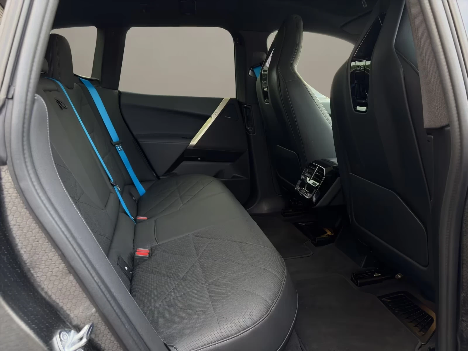 BMW iX 40 xDrive M Laser AIR HUD 360 Keyless W/P | Mobile.bg � ����������� 11