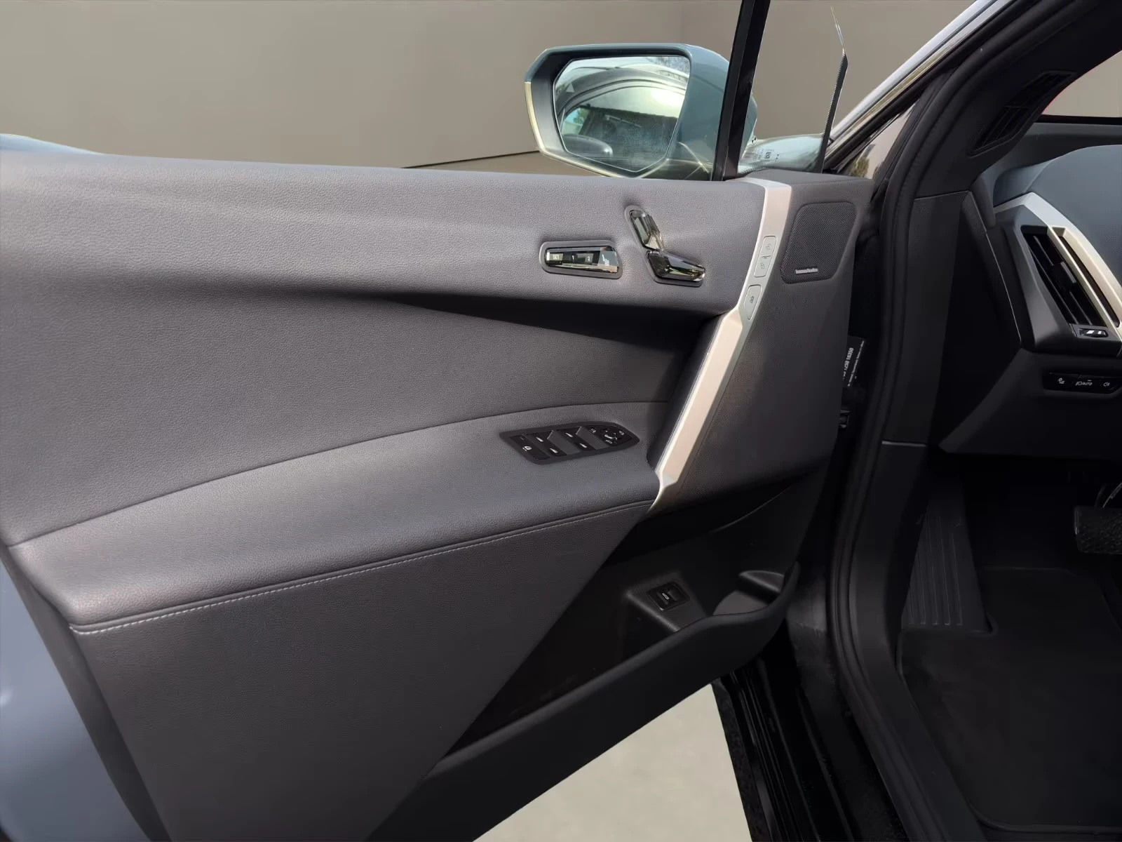 BMW iX 40 xDrive M Laser AIR HUD 360 Keyless W/P | Mobile.bg � ����������� 14