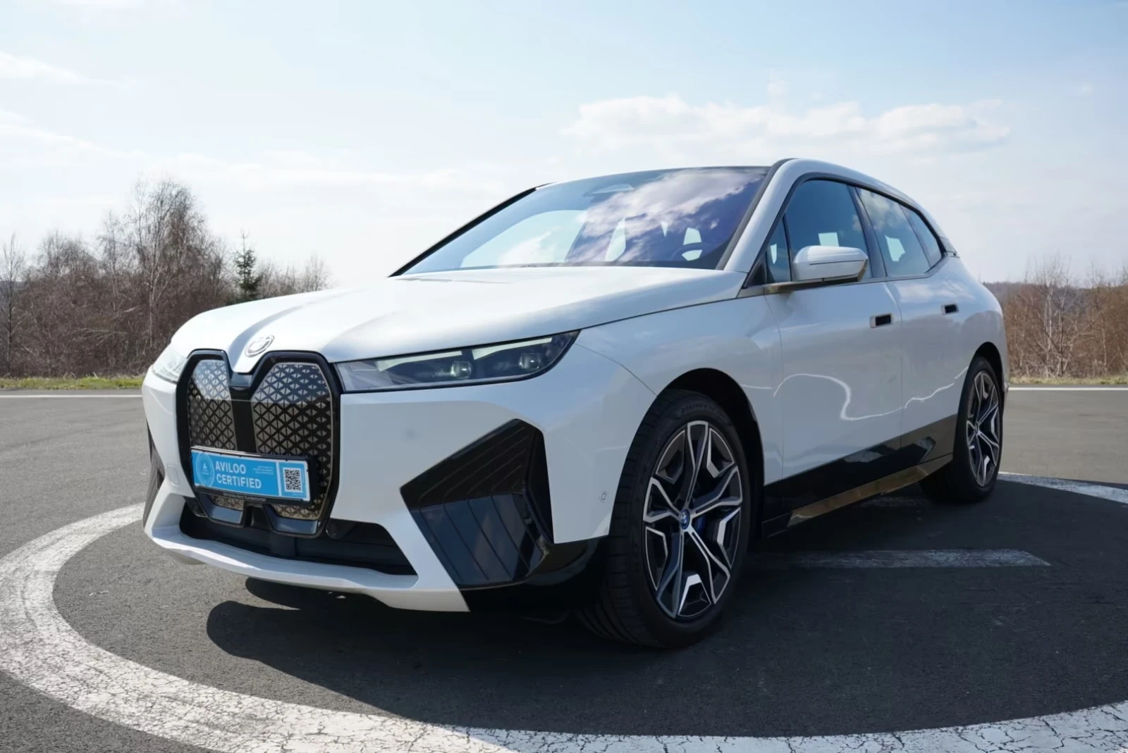 BMW iX 40 xDrive M Laser AIR HUD Keyless W/P Massage | Auto.bg — изображение 1