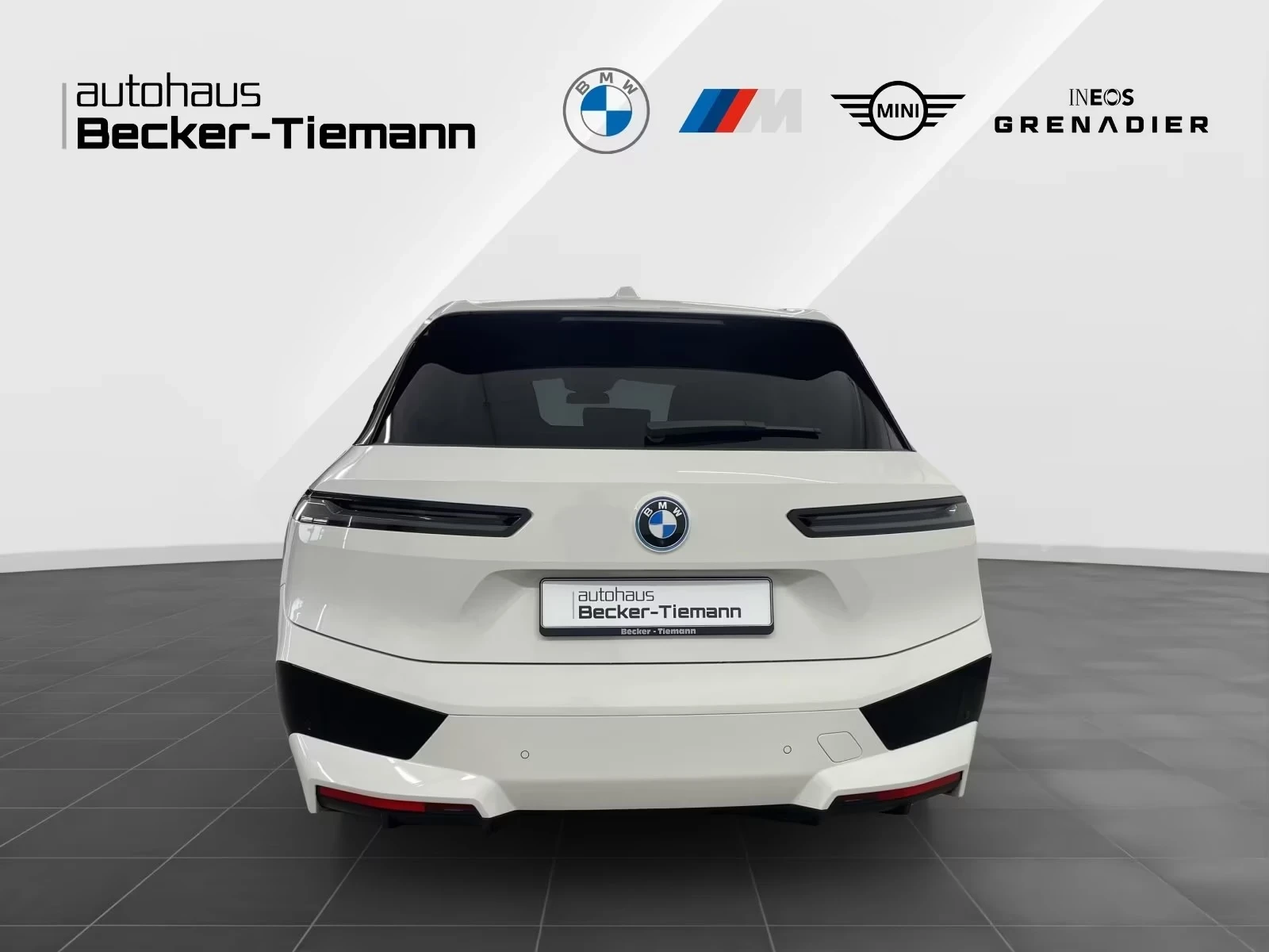 BMW iX 40 xDrive M Sport  Laser H/K HUD 360 Keyless W/P, снимка 4 - Автомобили и джипове - 54139879