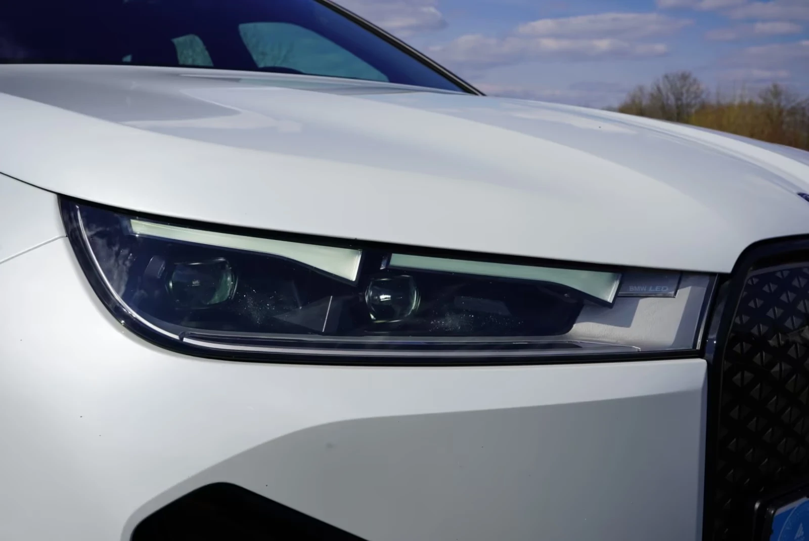 BMW iX 40 xDrive M Laser AIR HUD Keyless W/P Massage, снимка 6 - Автомобили и джипове - 54139879