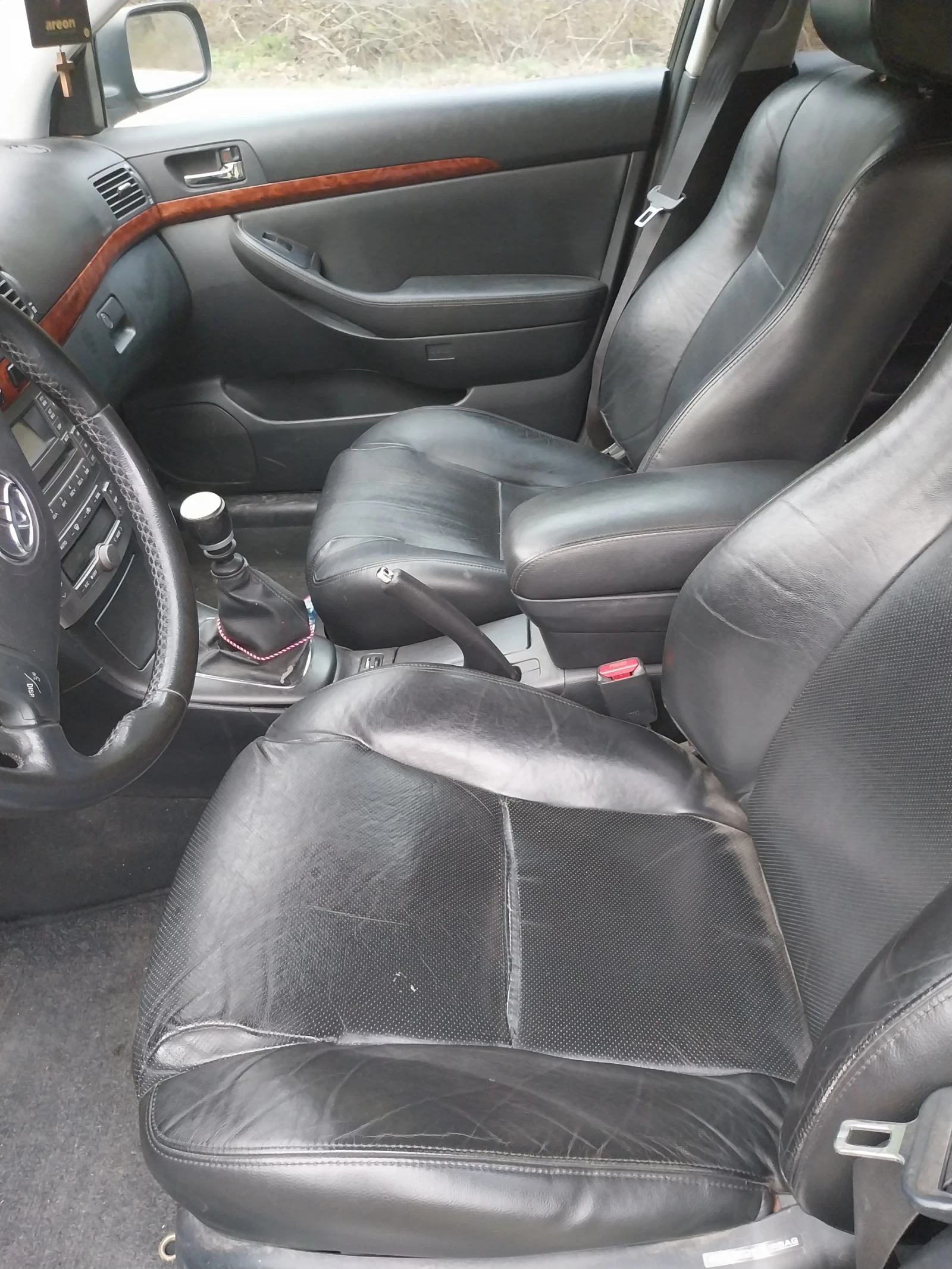 Toyota Avensis 2.2 177коня, снимка 9 - Автомобили и джипове - 54160915