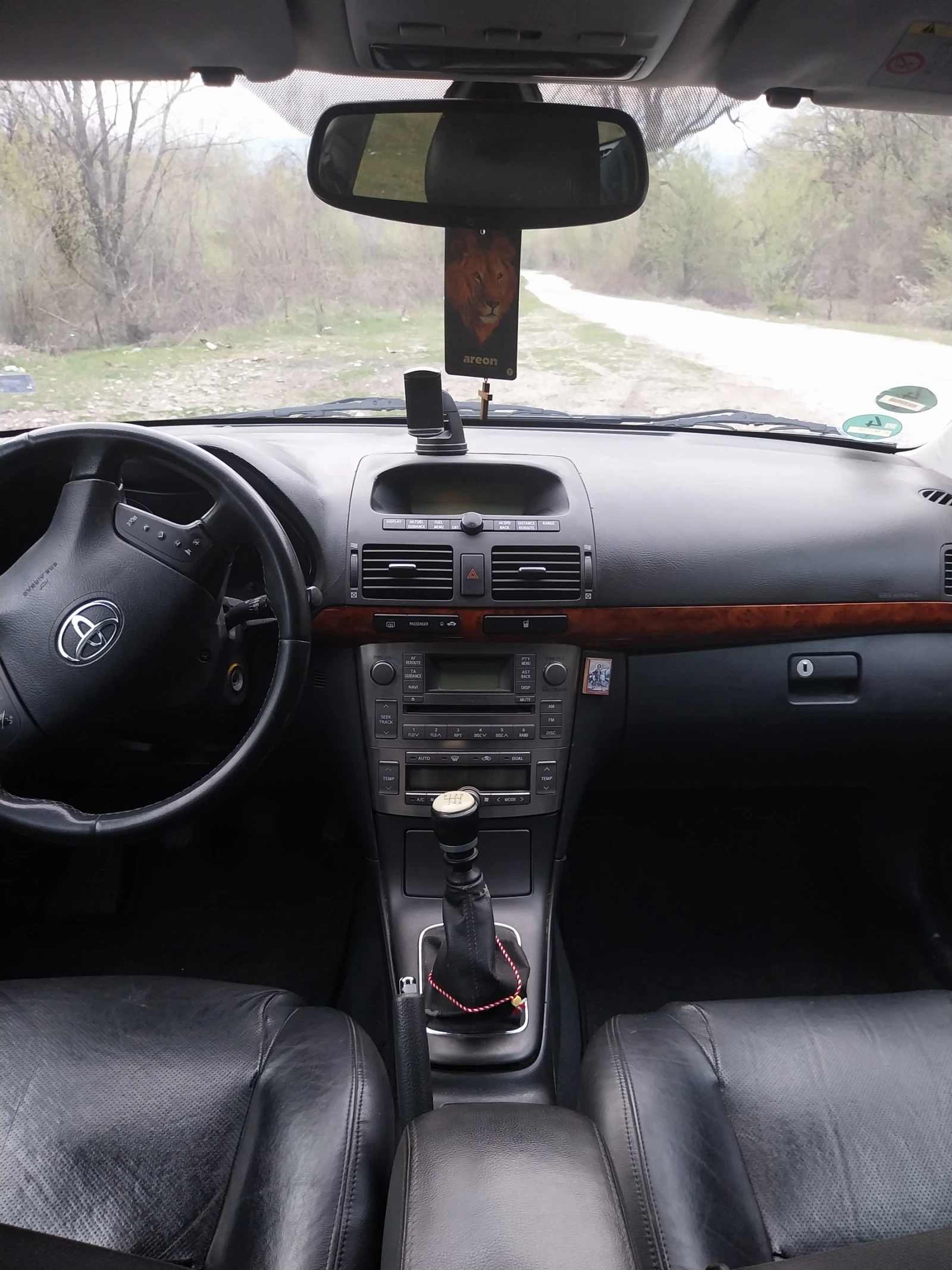 Toyota Avensis 2.2 177коня, снимка 7 - Автомобили и джипове - 54160915