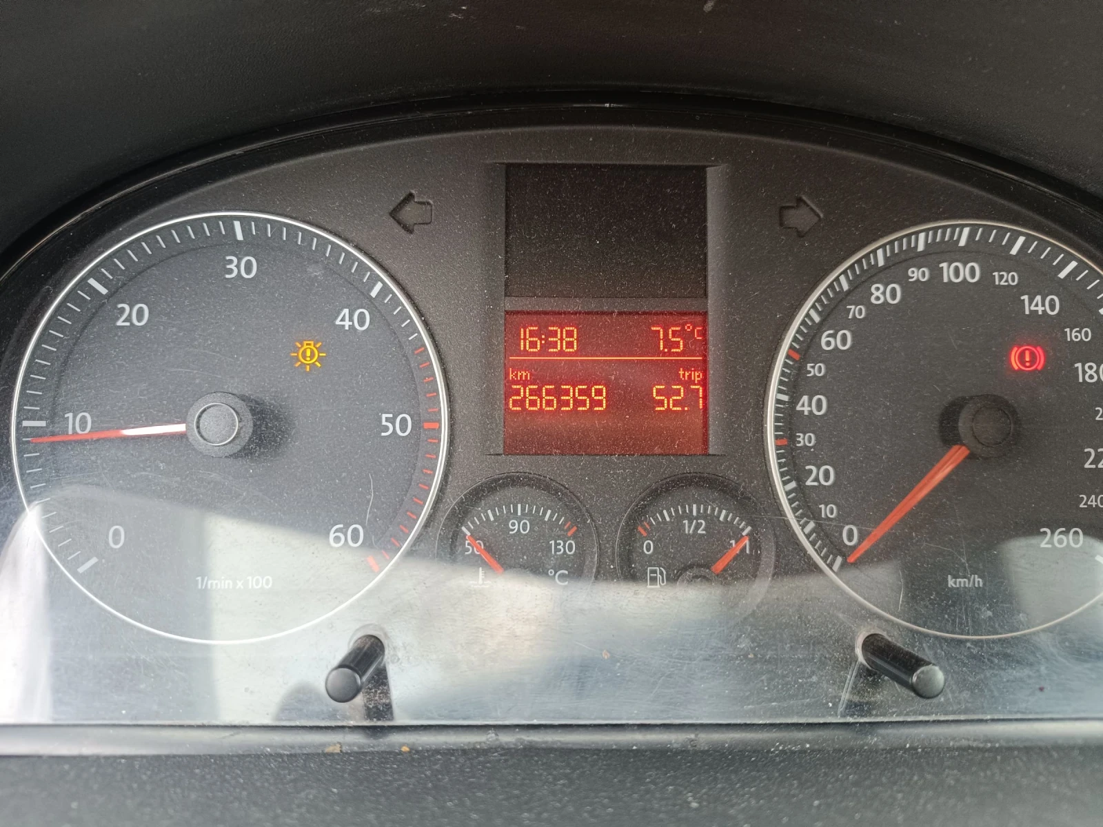 VW Caddy, снимка 8 - Автомобили и джипове - 54166540