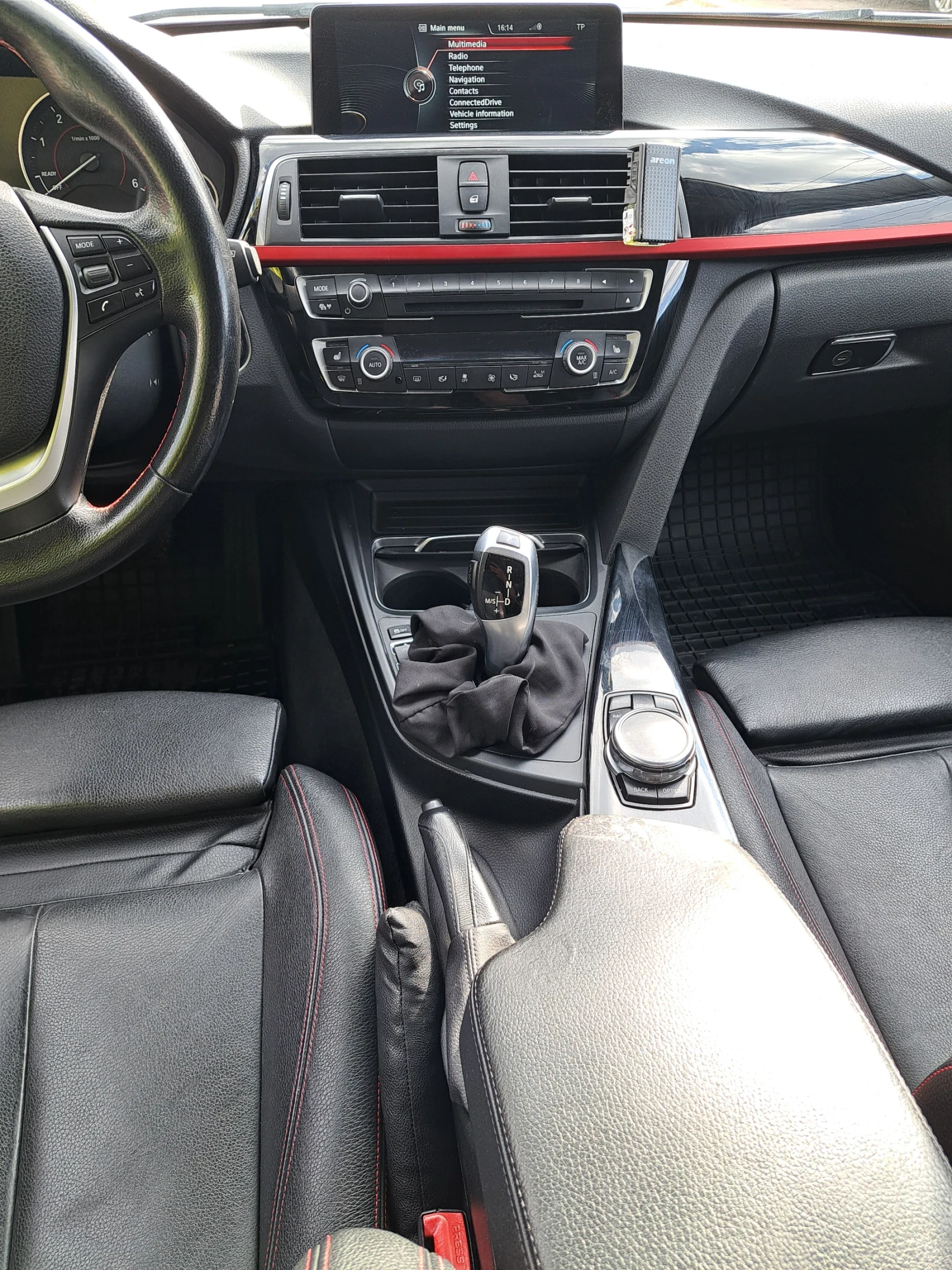 BMW 330   Xdrive! Full led!, снимка 11 - Автомобили и джипове - 54248005