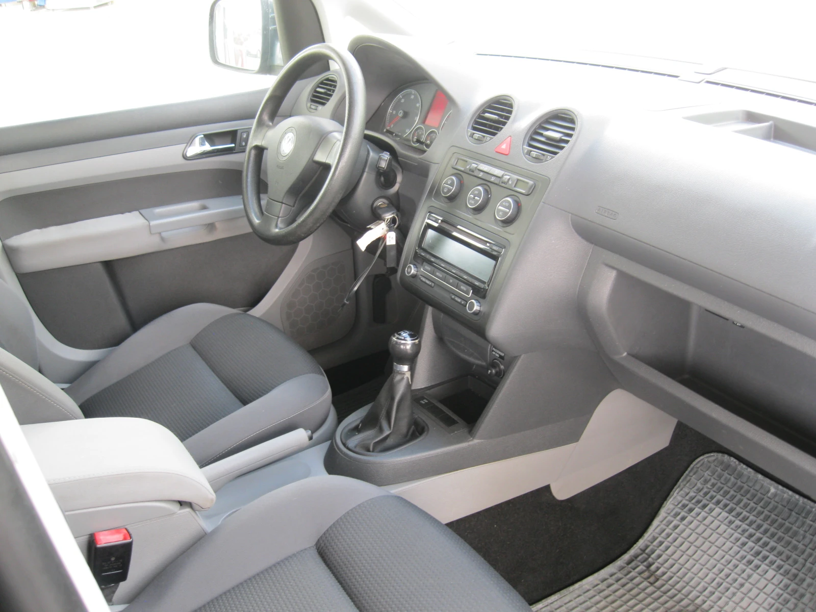 VW Caddy 1.9 TDI.  105 ks 4х4, снимка 13 - Автомобили и джипове - 54651794