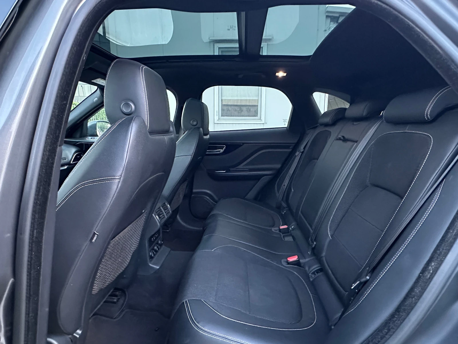 Jaguar F-PACE R-Sport packet 2.0d AWD* DIGITAL* Подгреви* Панора, снимка 9 - Автомобили и джипове - 55016025