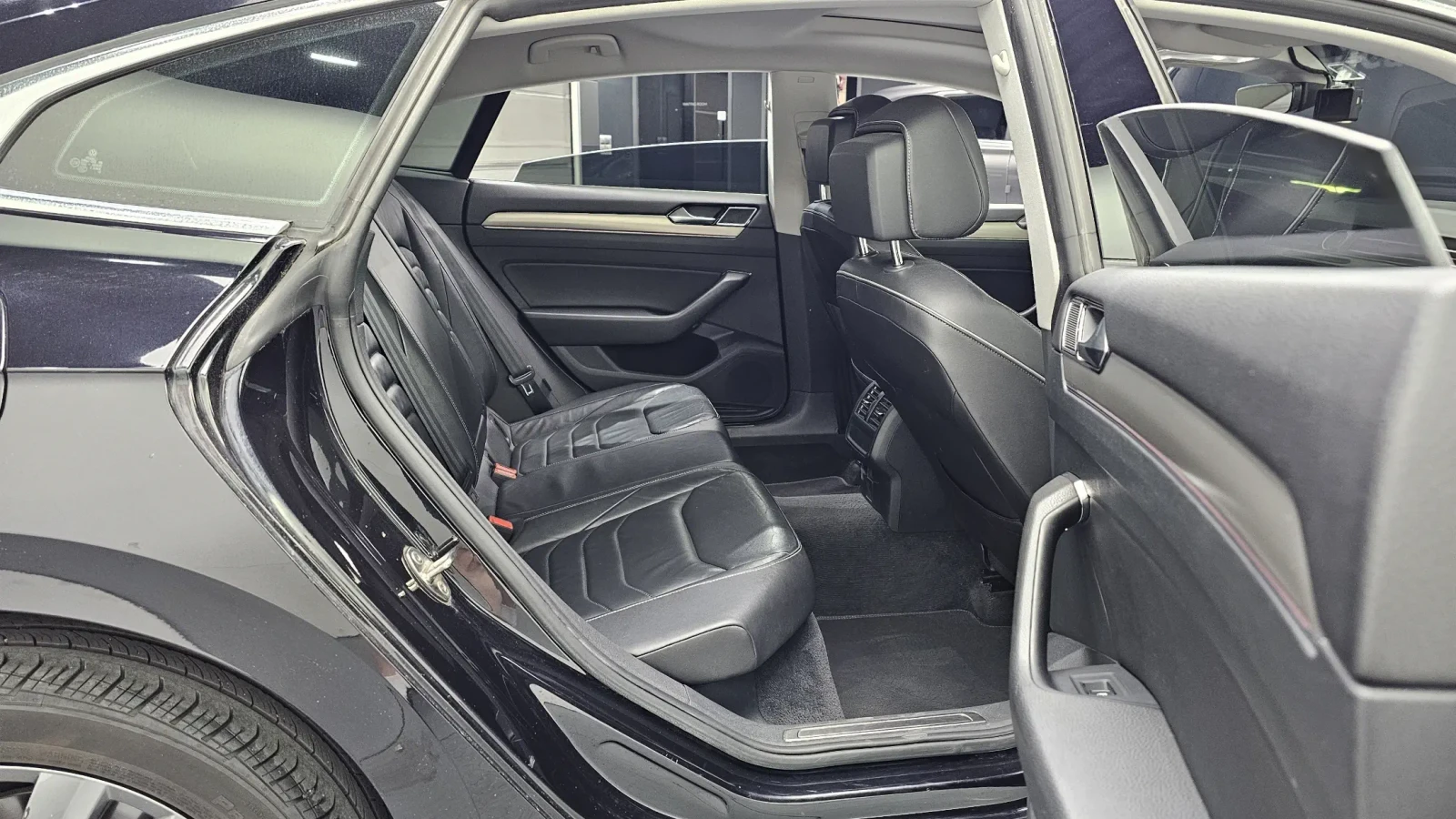 VW Arteon PRESTIGE !УНИКАТ! #ПЪЛНО ОБОРУДВАНЕ# !ПАНОРАМА, снимка 11 - Автомобили и джипове - 55063959