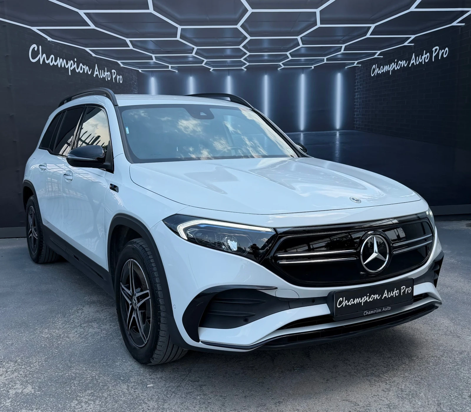 Mercedes-Benz EQB 350 Amg line 4Matic, снимка 3 - Автомобили и джипове - 55145354