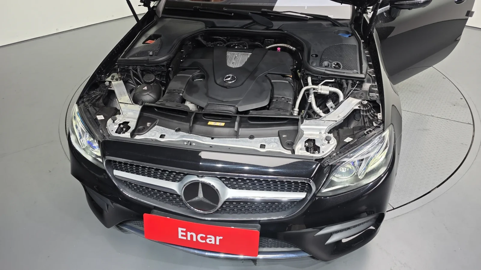 Mercedes-Benz E 400 4MATIC/AMG/HEAD UP/PANORAMA/360CAM/BURMESTER, снимка 6 - Автомобили и джипове - 55219705