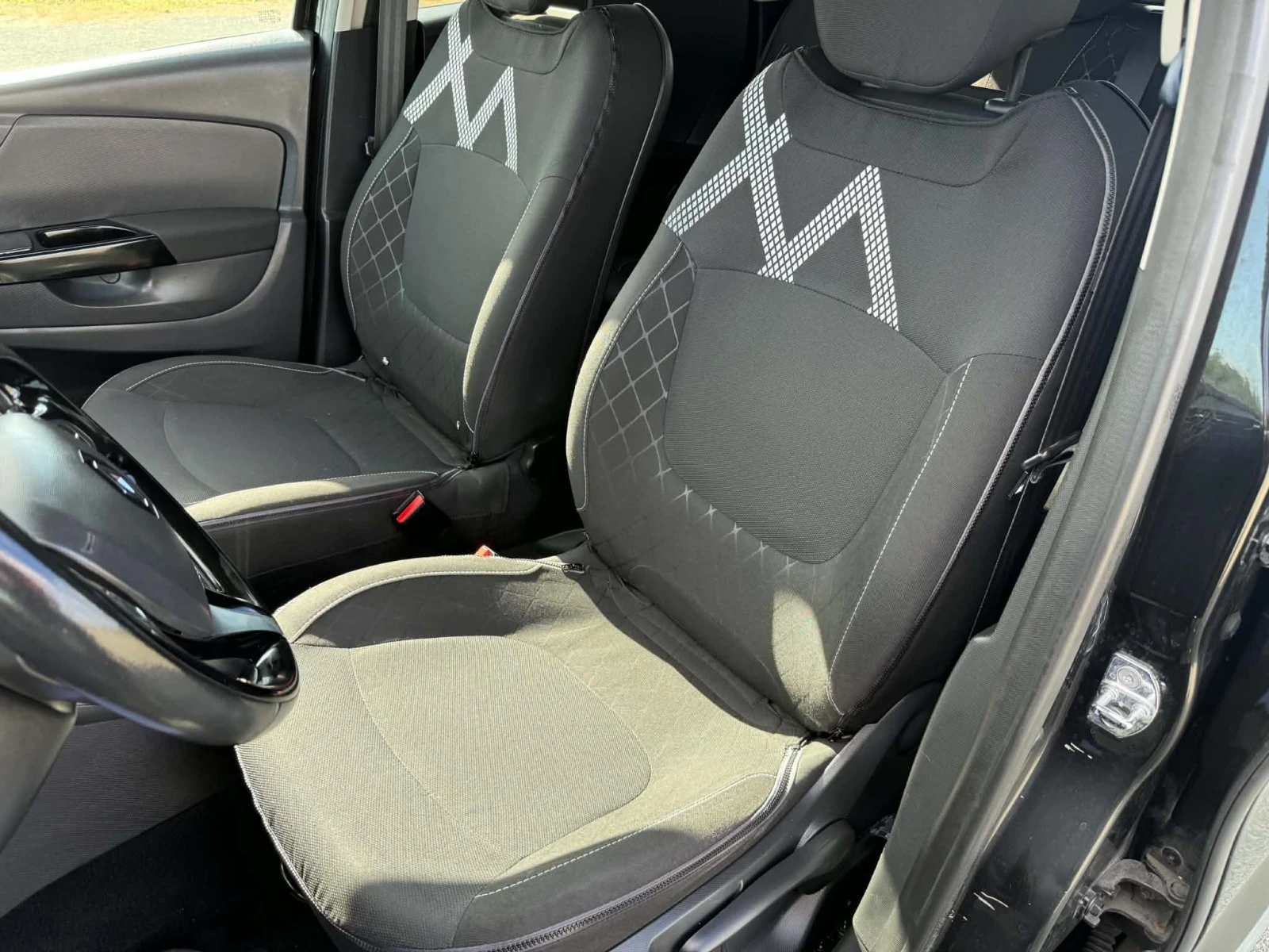 Renault Captur, снимка 8 - Автомобили и джипове - 55666901