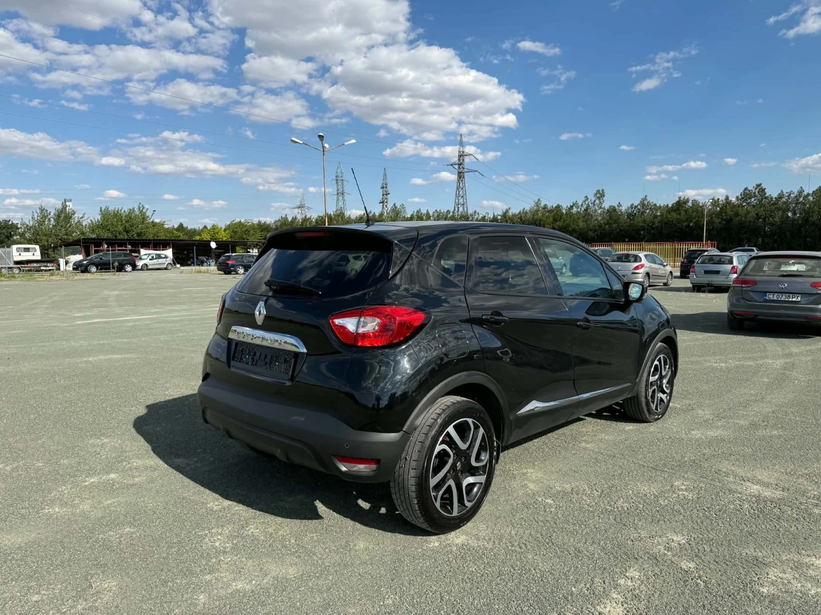 Renault Captur, снимка 4 - Автомобили и джипове - 55666901