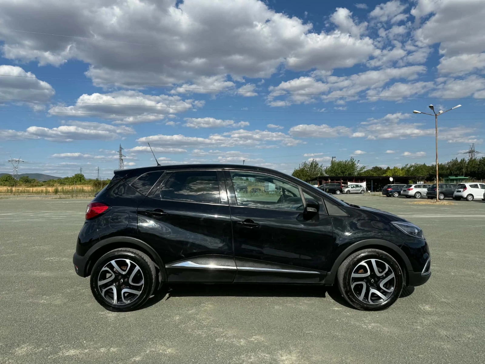 Renault Captur, снимка 3 - Автомобили и джипове - 55666901