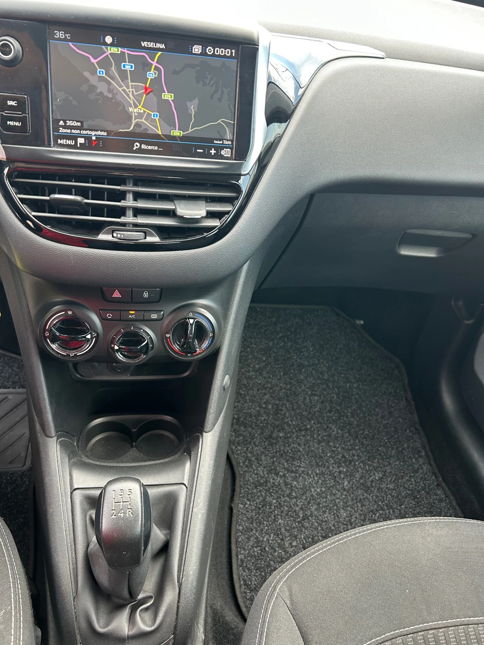 Peugeot 208, снимка 11 - Автомобили и джипове - 55798479