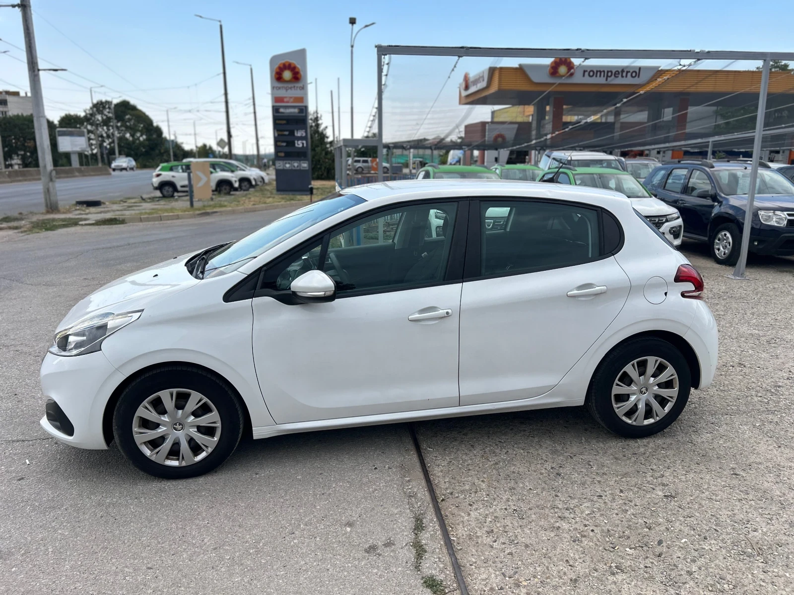 Peugeot 208, снимка 8 - Автомобили и джипове - 55798479