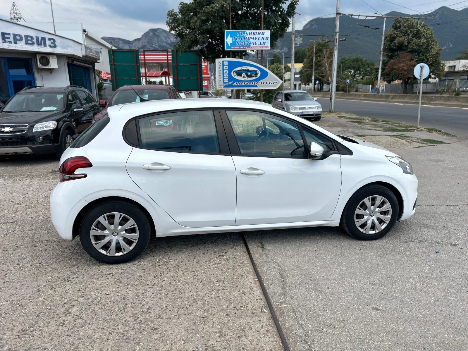 Peugeot 208, снимка 4 - Автомобили и джипове - 55798479