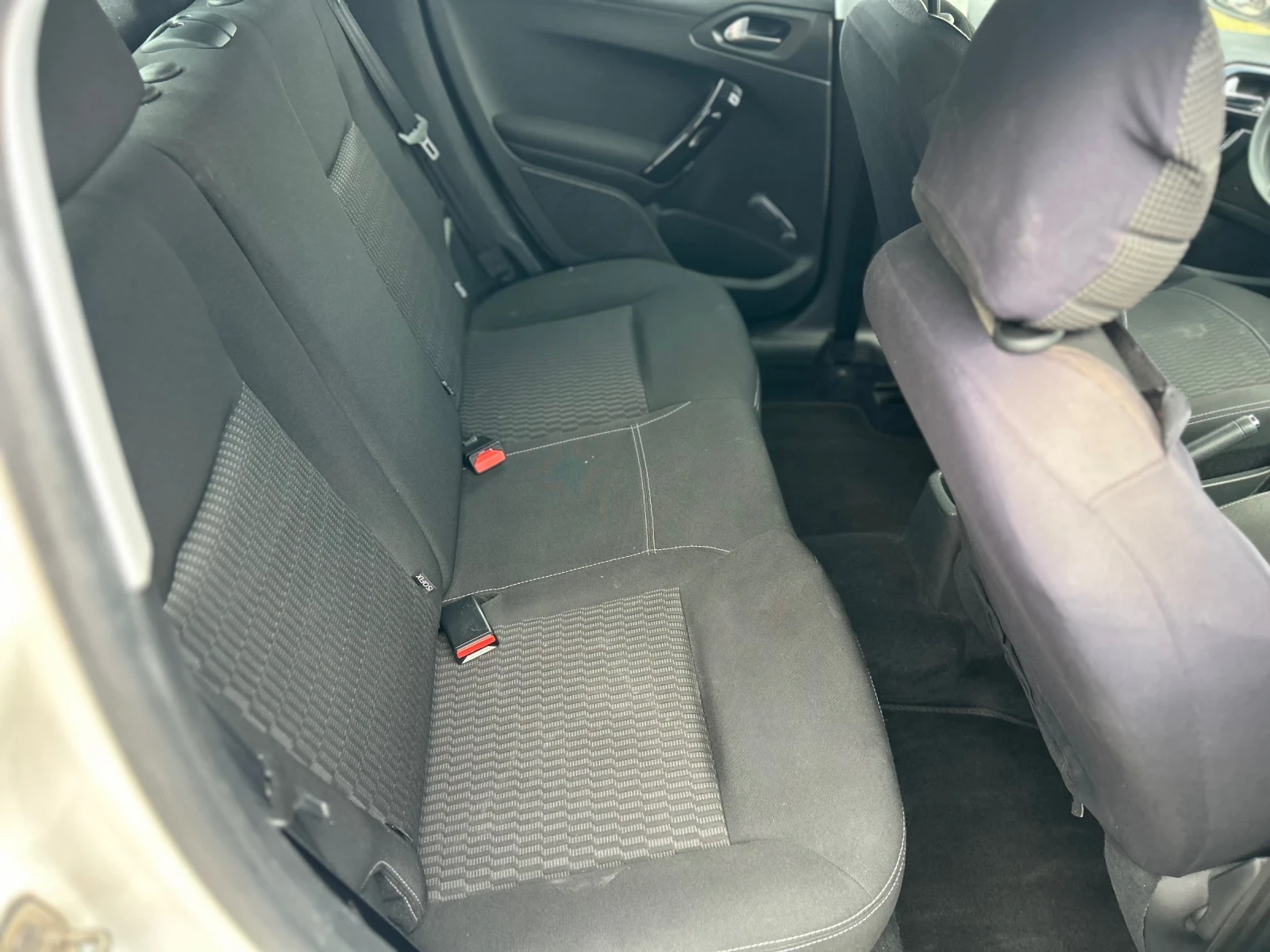 Peugeot 208, снимка 14 - Автомобили и джипове - 55798479