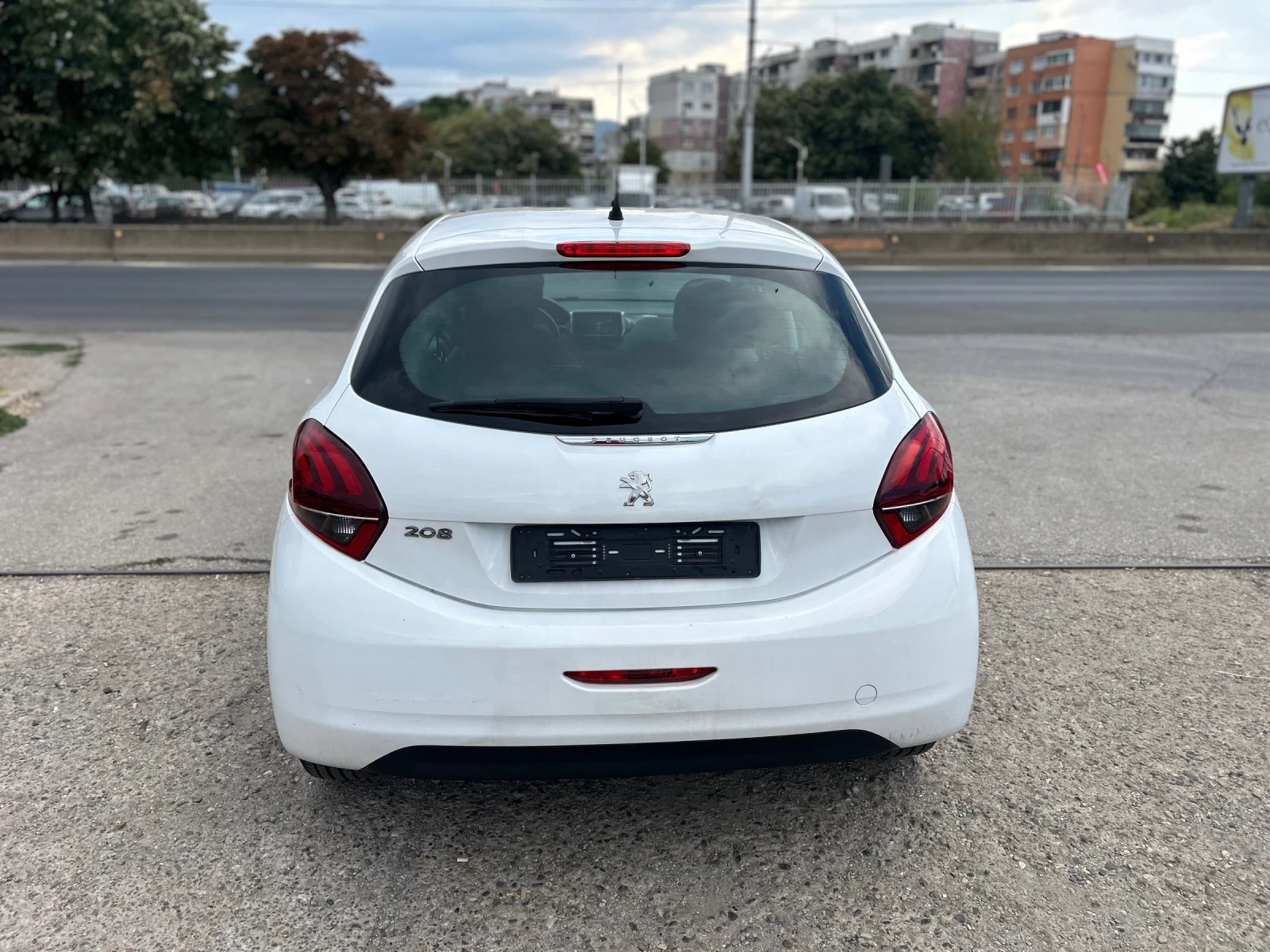 Peugeot 208, снимка 6 - Автомобили и джипове - 55798479