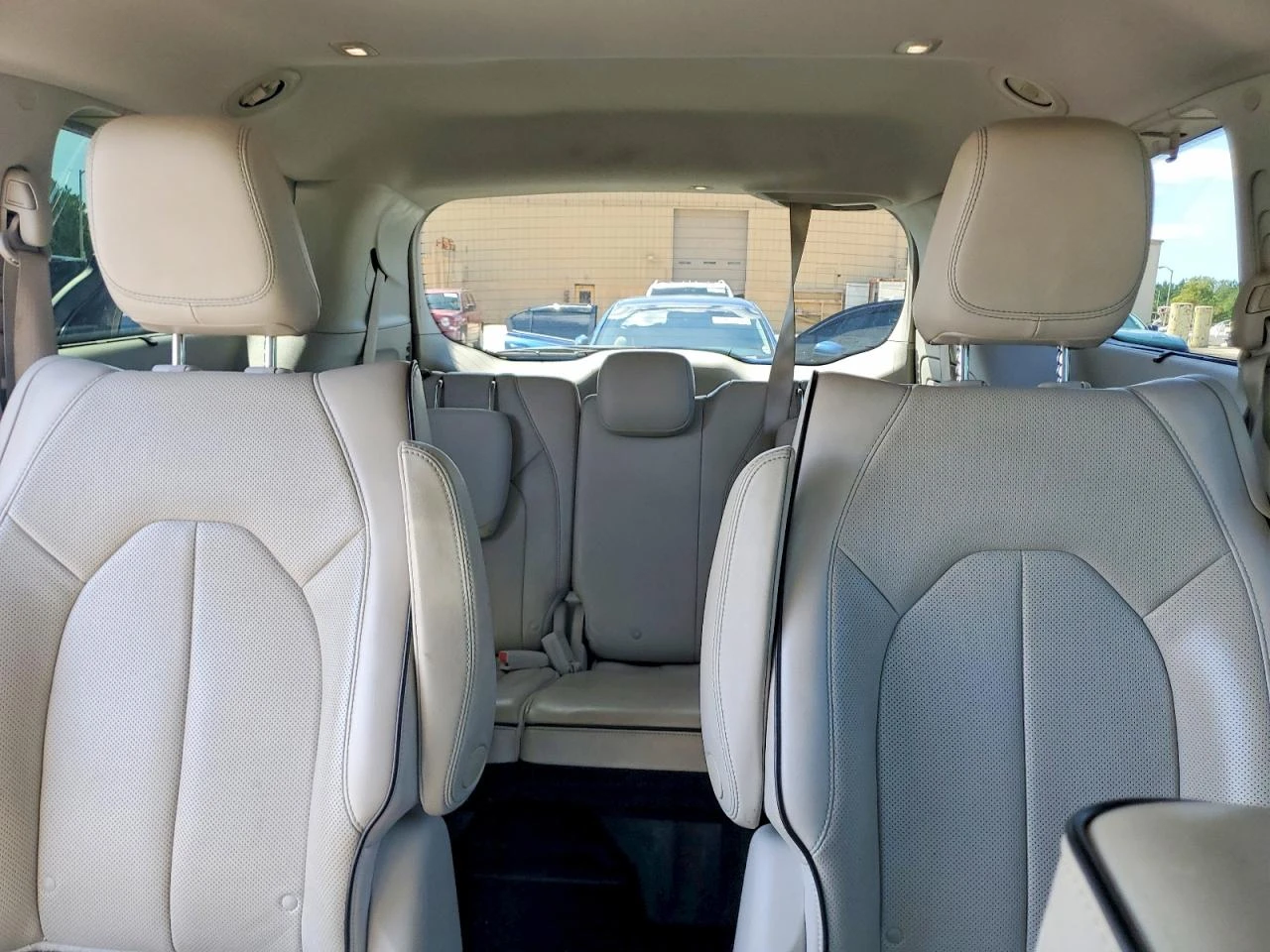 Chrysler Pacifica 3.6l Hybrid Limited, снимка 10 - Автомобили и джипове - 56012589
