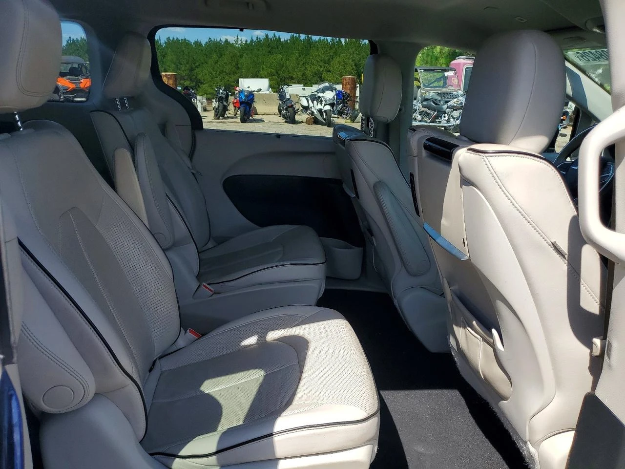Chrysler Pacifica 3.6l Hybrid Limited, снимка 11 - Автомобили и джипове - 56012589