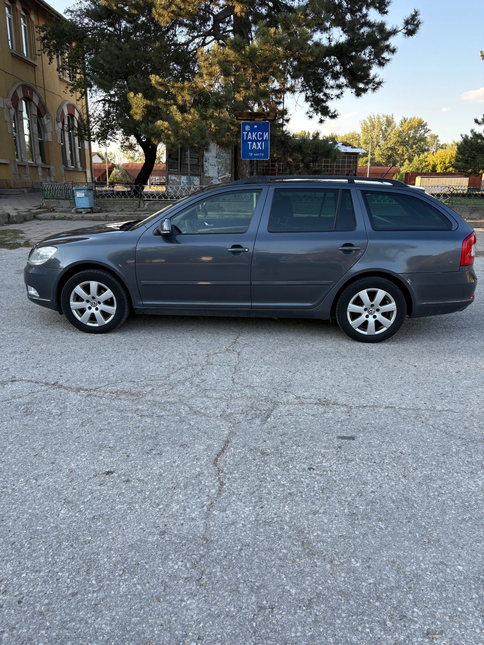 Skoda Octavia 1.6 tdi, снимка 5 - Автомобили и джипове - 56416555
