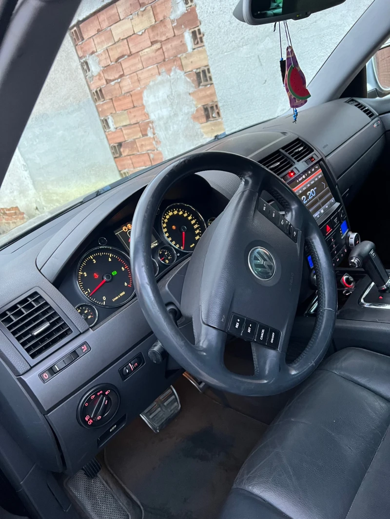 VW Touareg, снимка 6 - Автомобили и джипове - 47209963