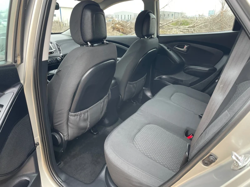 Hyundai IX35 2.0 136k.c, снимка 8 - Автомобили и джипове - 49240840