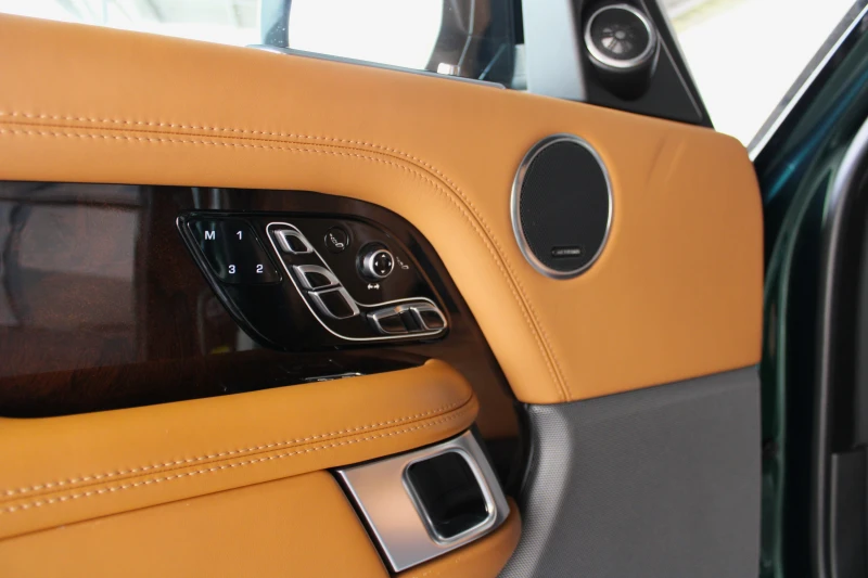 Land Rover Range rover 525 V8 PANO TV MERIDIAN 360, снимка 6 - Автомобили и джипове - 51508678