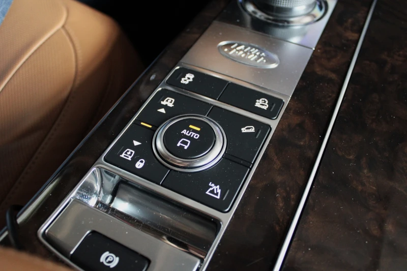Land Rover Range rover 525 V8 PANO TV MERIDIAN 360, снимка 12 - Автомобили и джипове - 51508678