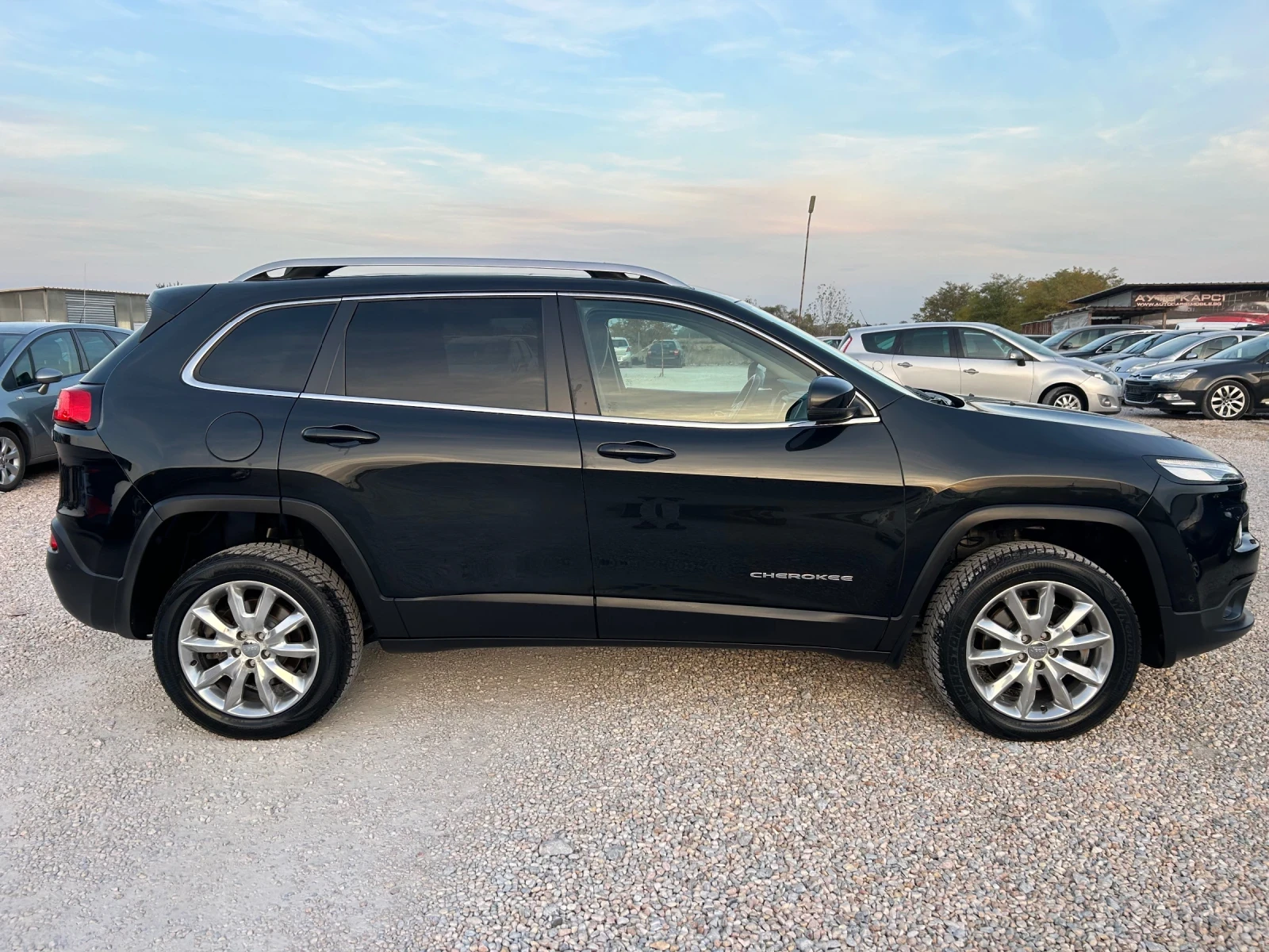 Jeep Cherokee 2.2d* 200к.с* ДИСТРОНИК* ПОДГРЕВ* ОБДУХВАНЕ* FULL  - изображение 5