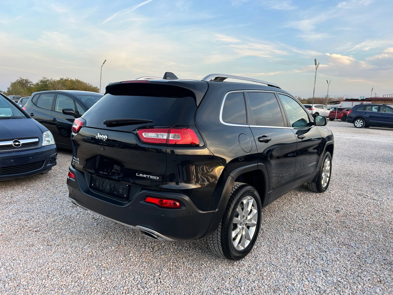 Jeep Cherokee 2.2d* 200к.с* ДИСТРОНИК* ПОДГРЕВ* ОБДУХВАНЕ* FULL  - изображение 3