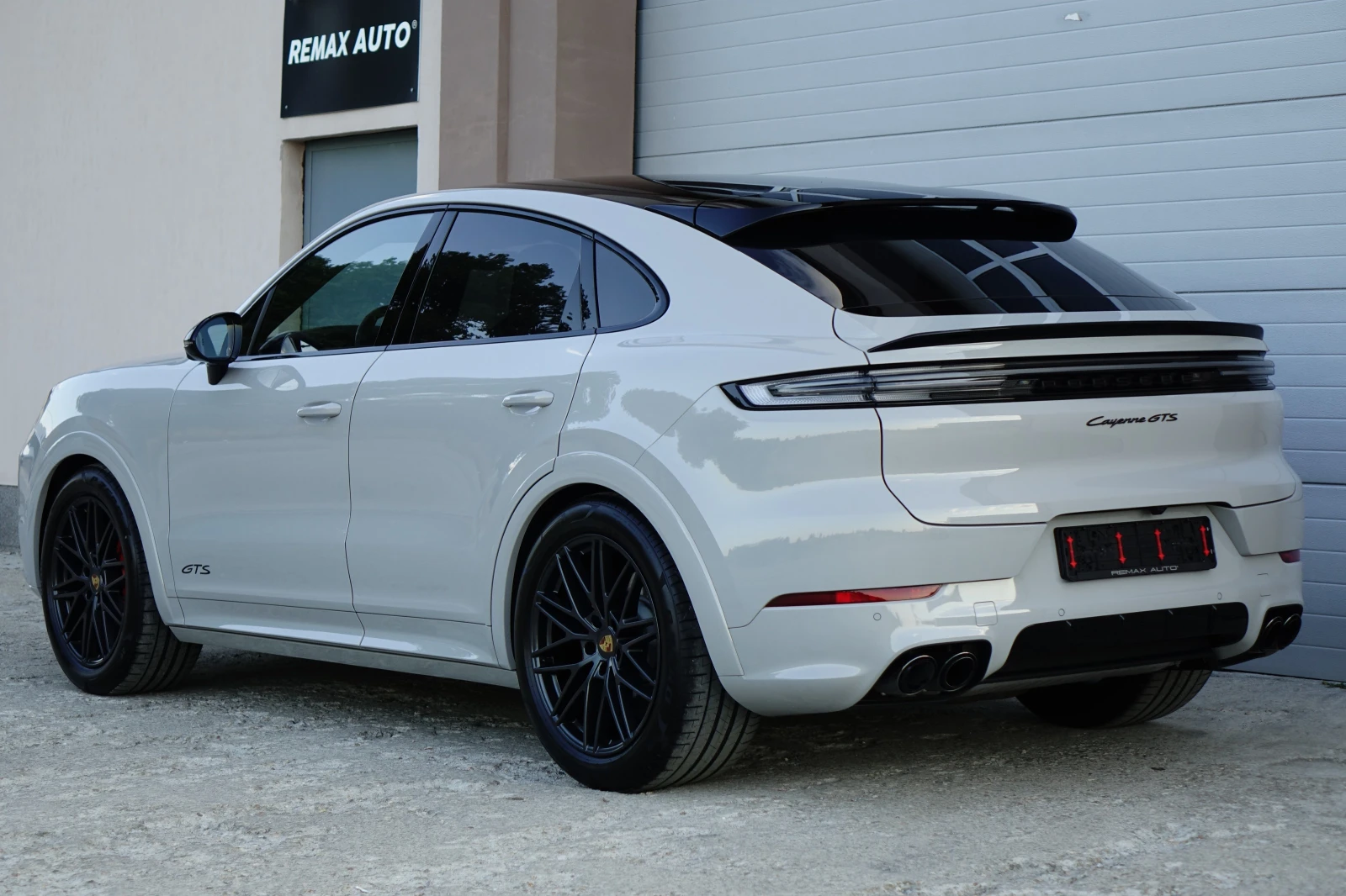 Porsche Cayenne GTS* HD MATRIX LIGTS* BURMESTER* PANO*  - изображение 7