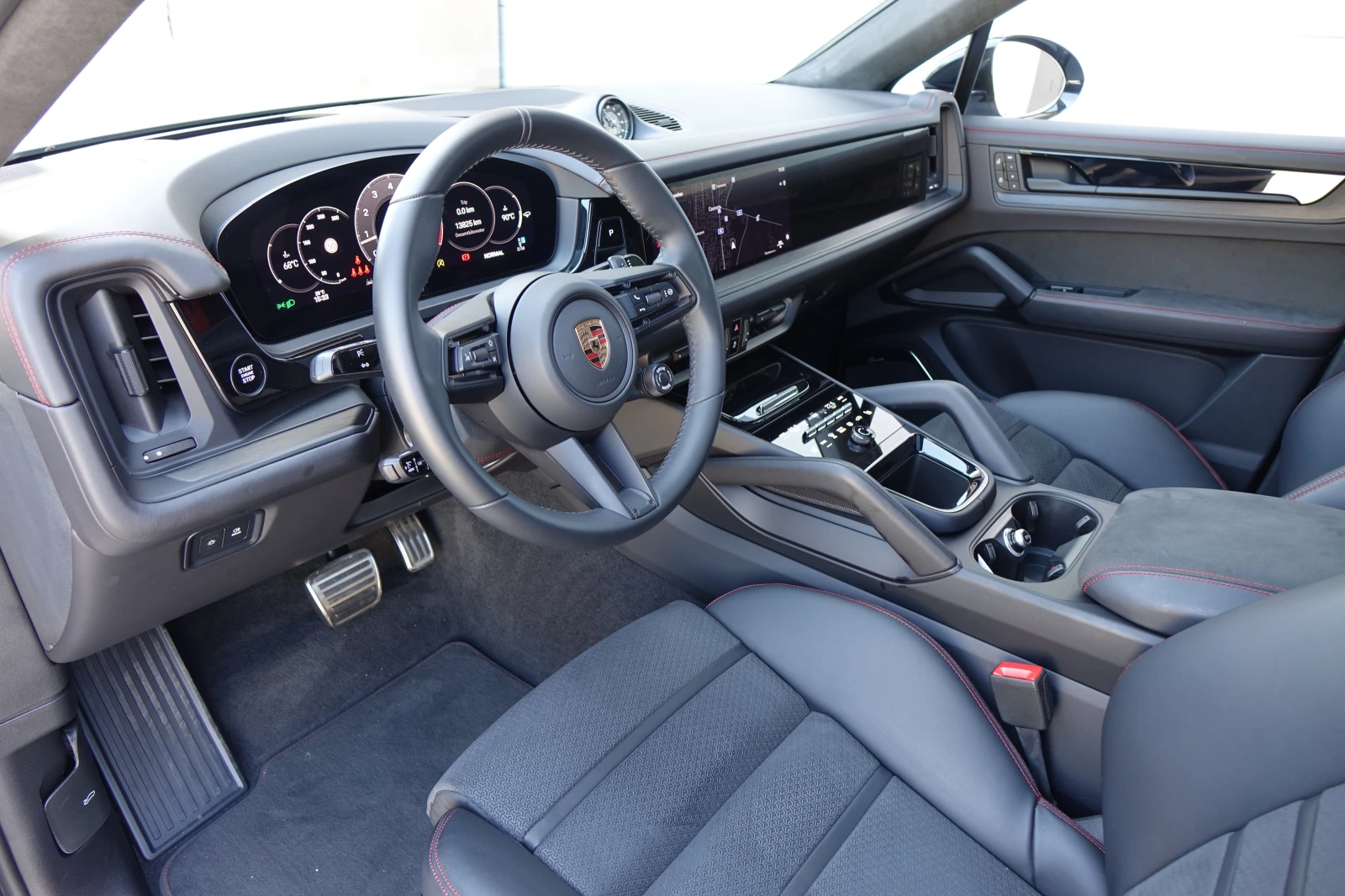 Porsche Cayenne GTS* HD MATRIX LIGTS* BURMESTER* PANO*  - изображение 10