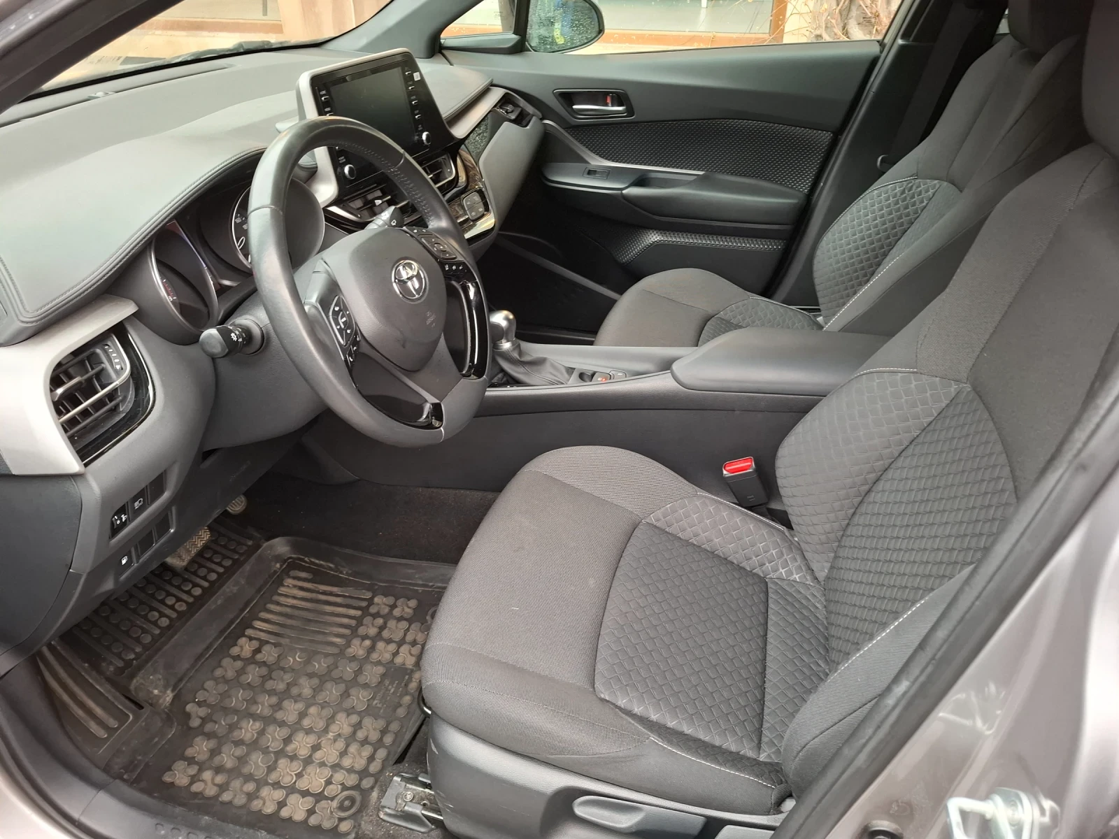 Toyota C-HR Center benzin - изображение 8