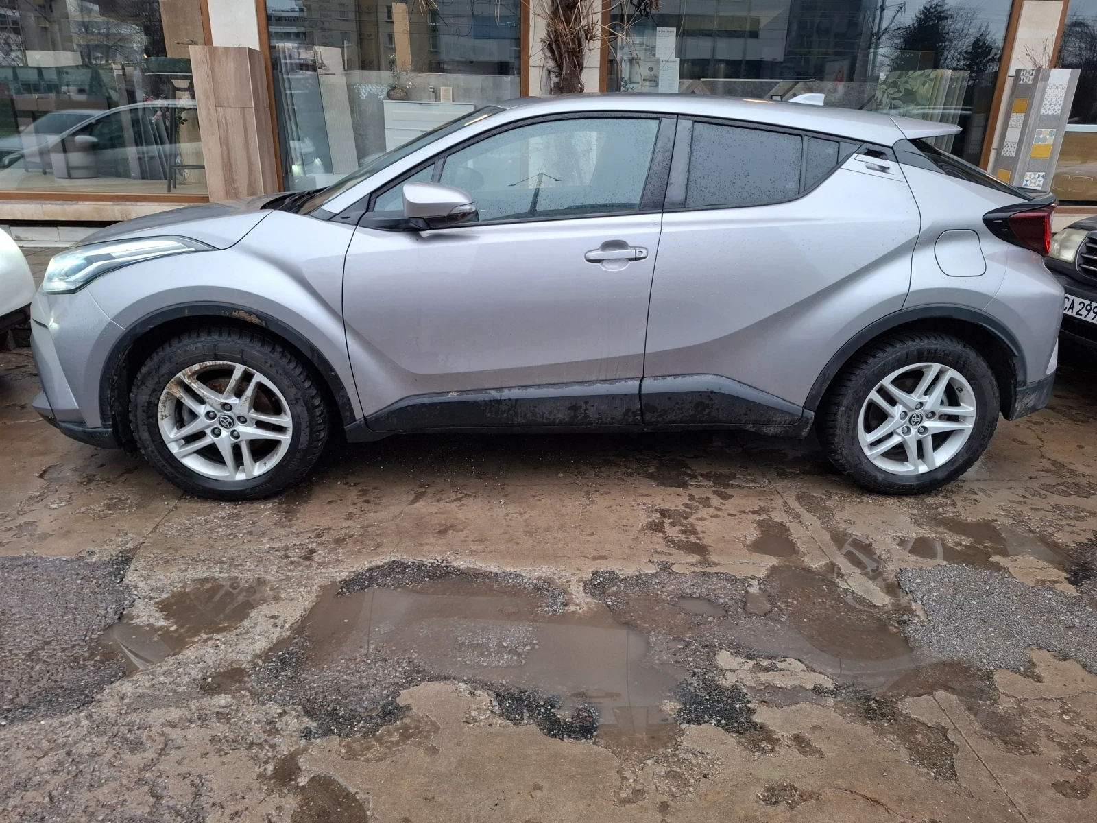 Toyota C-HR Center benzin - изображение 6