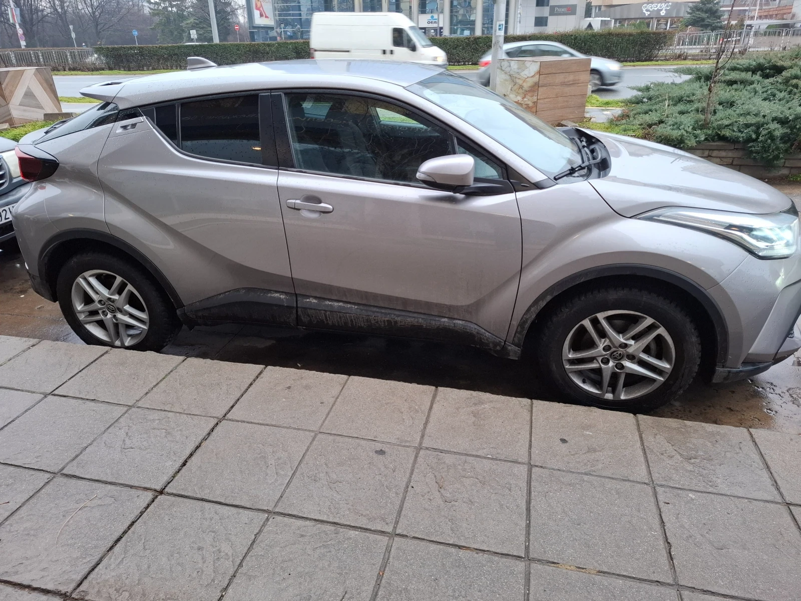 Toyota C-HR Center benzin - изображение 7