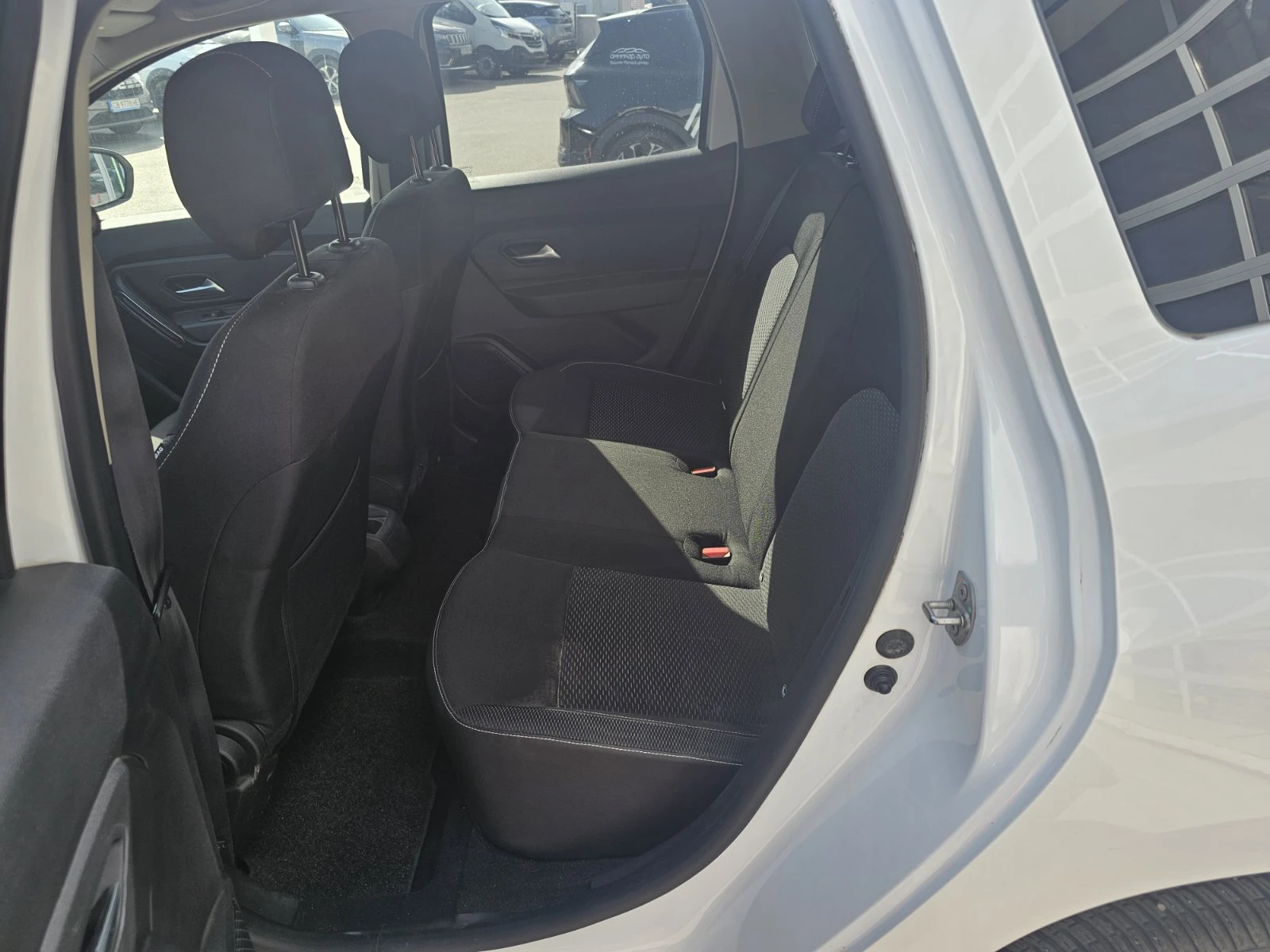 Dacia Duster dCi 110 к.с. Дизел Stop & Start 4x2 N1, снимка 13 - Автомобили и джипове - 54226971